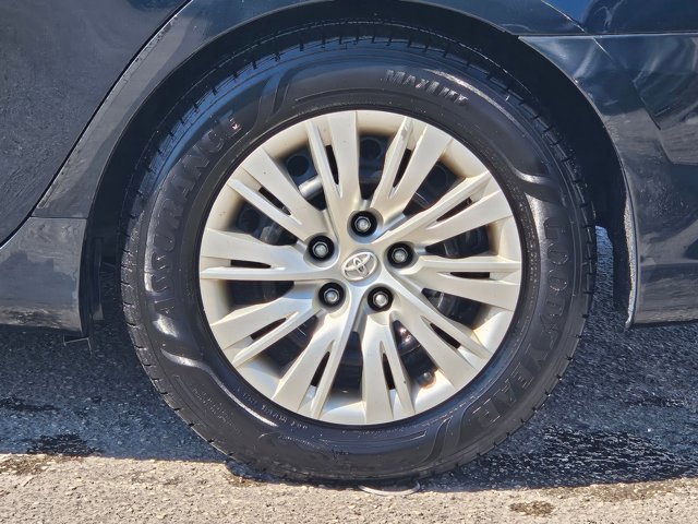 Used 2014 Toyota Camry LE image 4