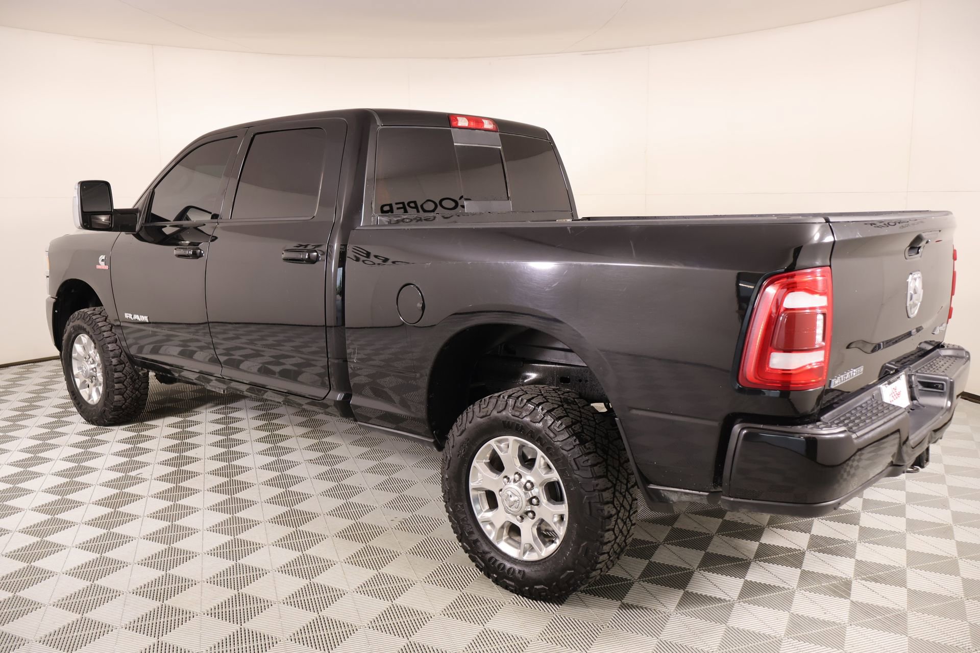 Used 2024 RAM 2500 Laramie w/ Safety Group AWD/4WD image 23