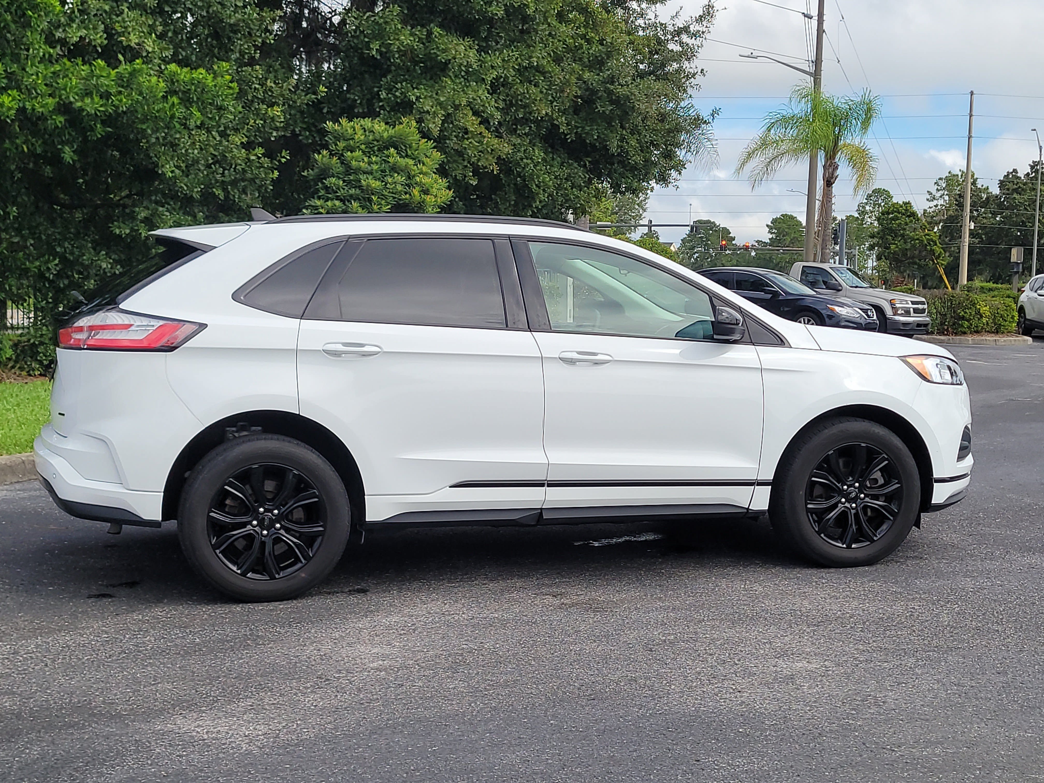 Used 2024 Ford Edge SE w/ Black Appearance Package AWD/4WD image 8