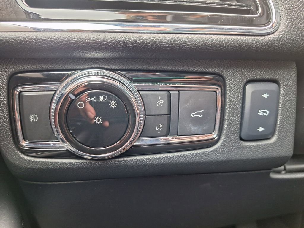 Used 2018 Lincoln Navigator L Reserve w/ Technology Package image 12