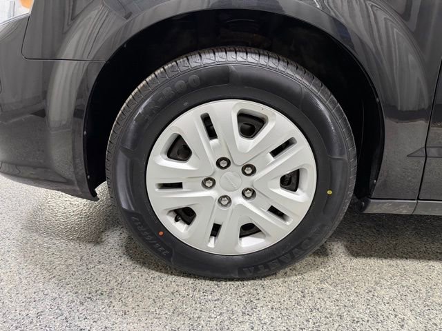 Used 2017 Dodge Grand Caravan SE image 24