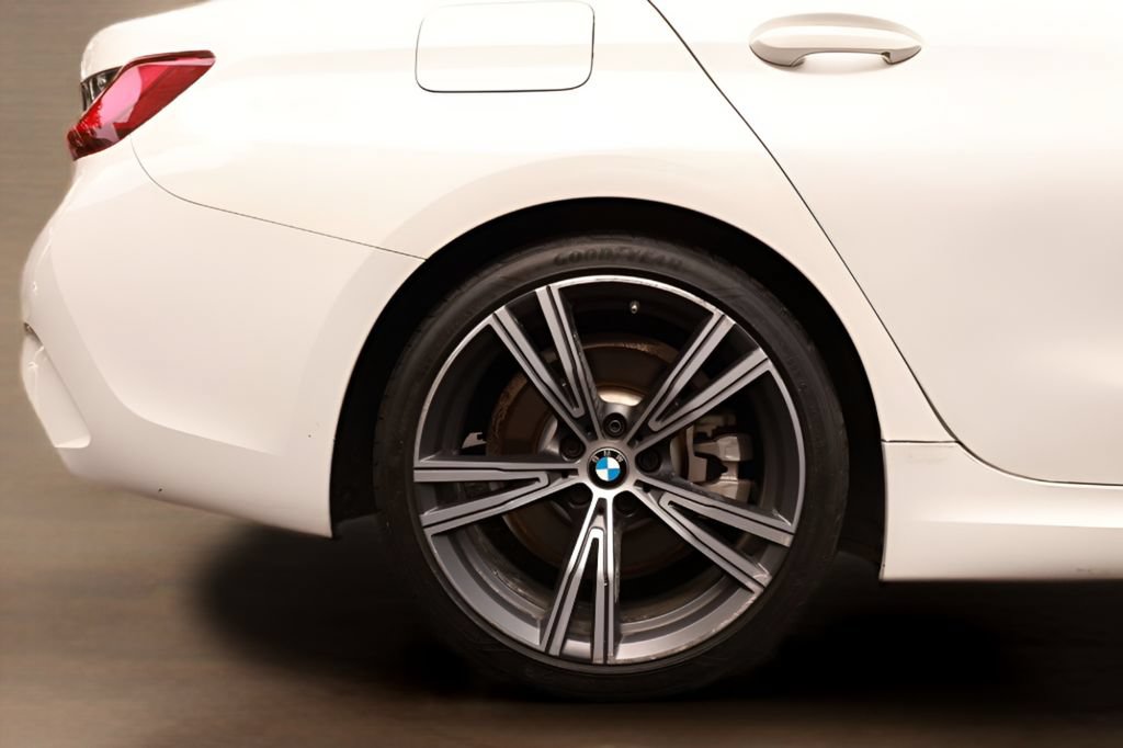 Used 2020 BMW 330i Sedan w/ M Sport Package RWD image 16