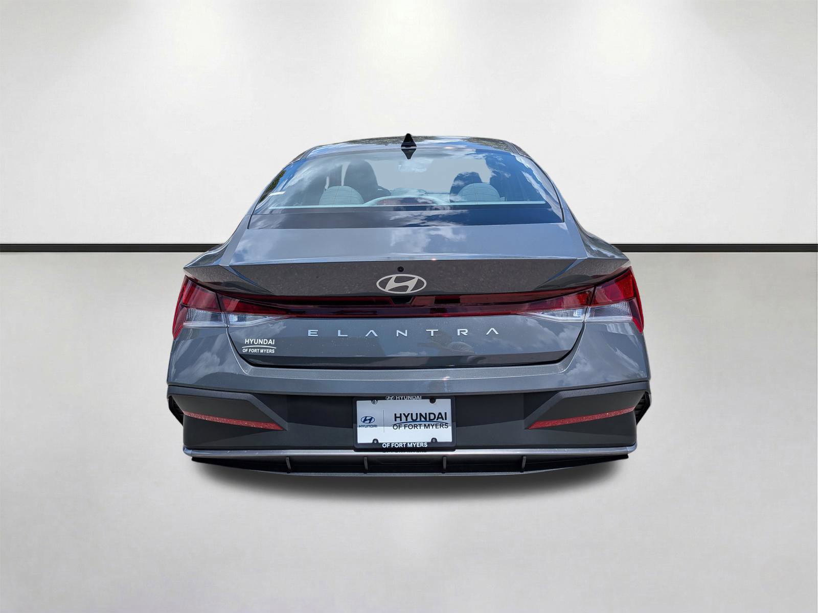 Used 2025 Hyundai Elantra SE FWD image 5