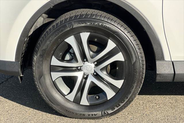 Certified 2017 Toyota RAV4 LE w/ All Weather Liner Package AWD/4WD image 29