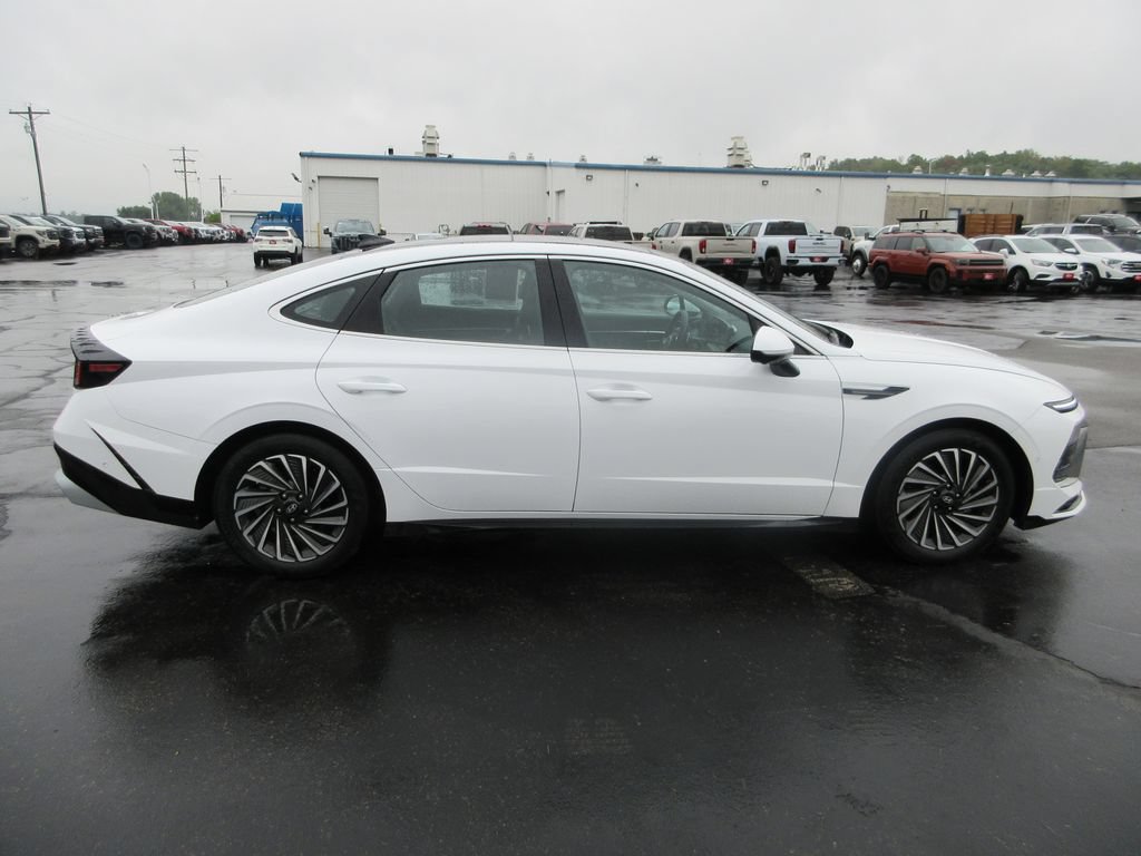 Used 2024 Hyundai Sonata Limited FWD image 5