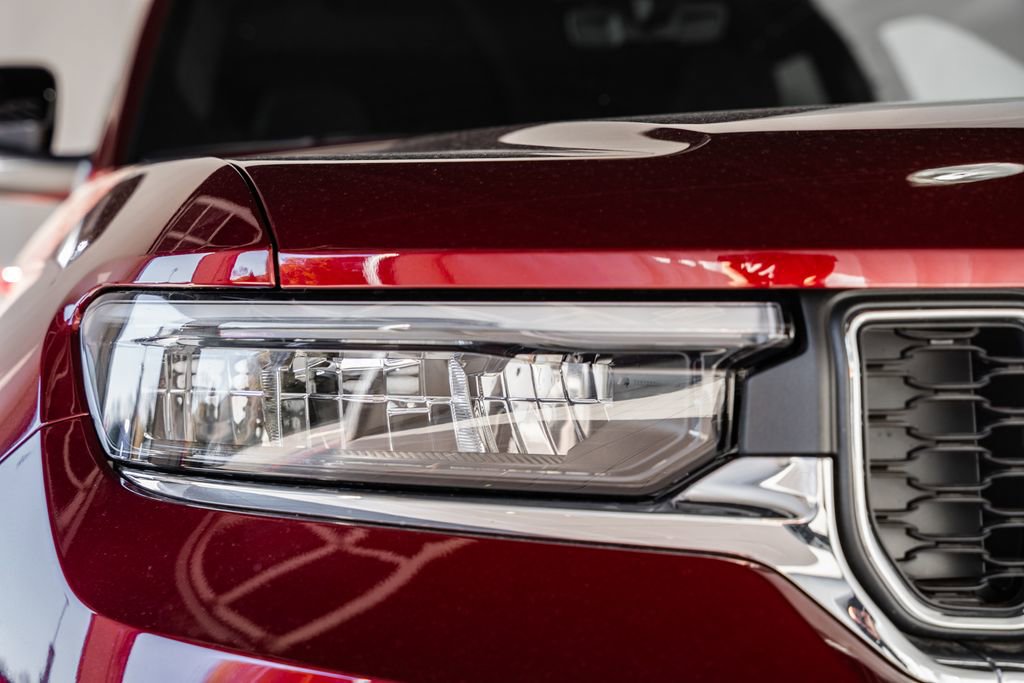 New 2025 Jeep Grand Cherokee Laredo X w/ Luxury Tech Group I image 13