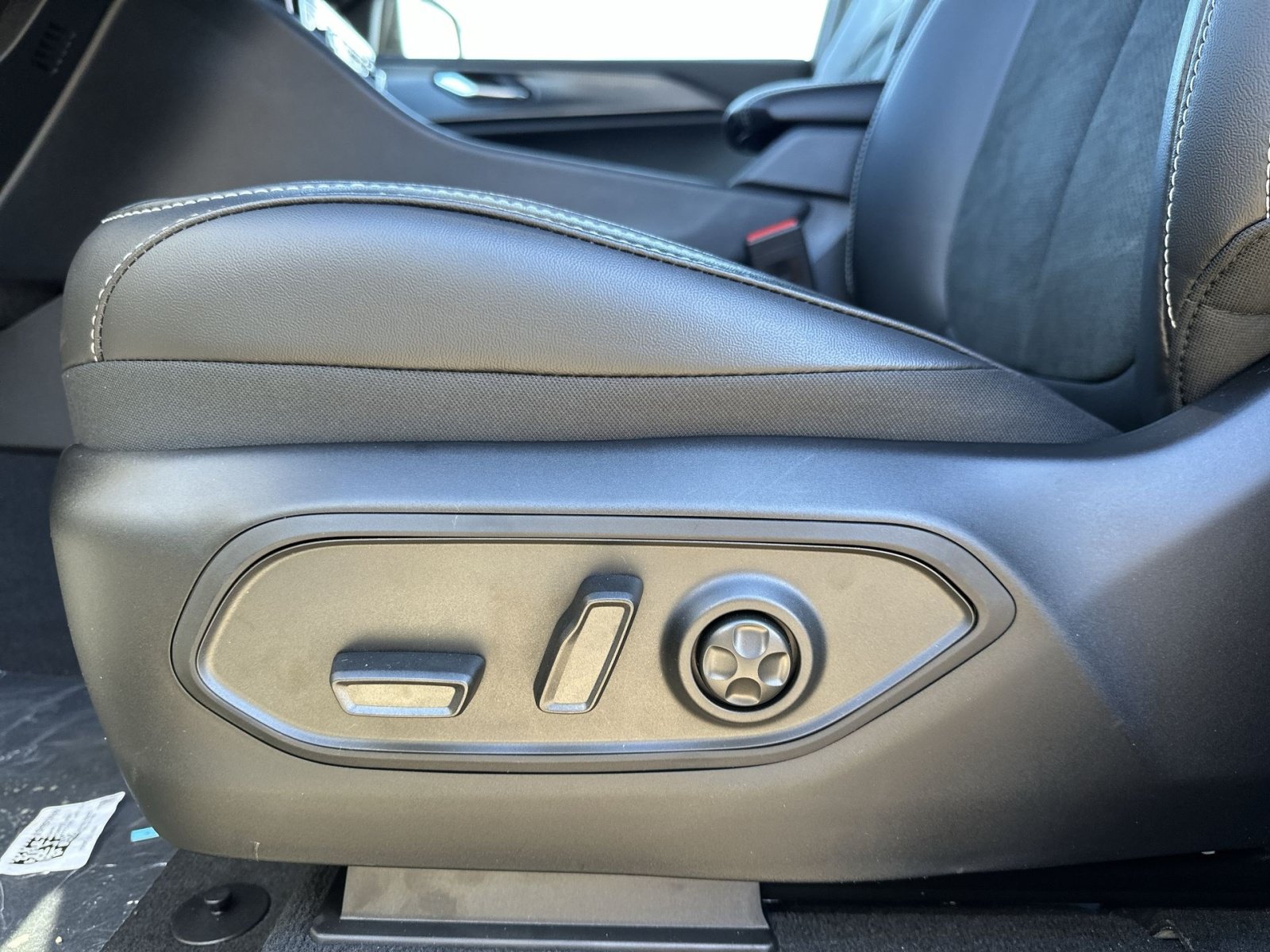 New 2025 Jeep Grand Cherokee L Altitude AWD/4WD image 14