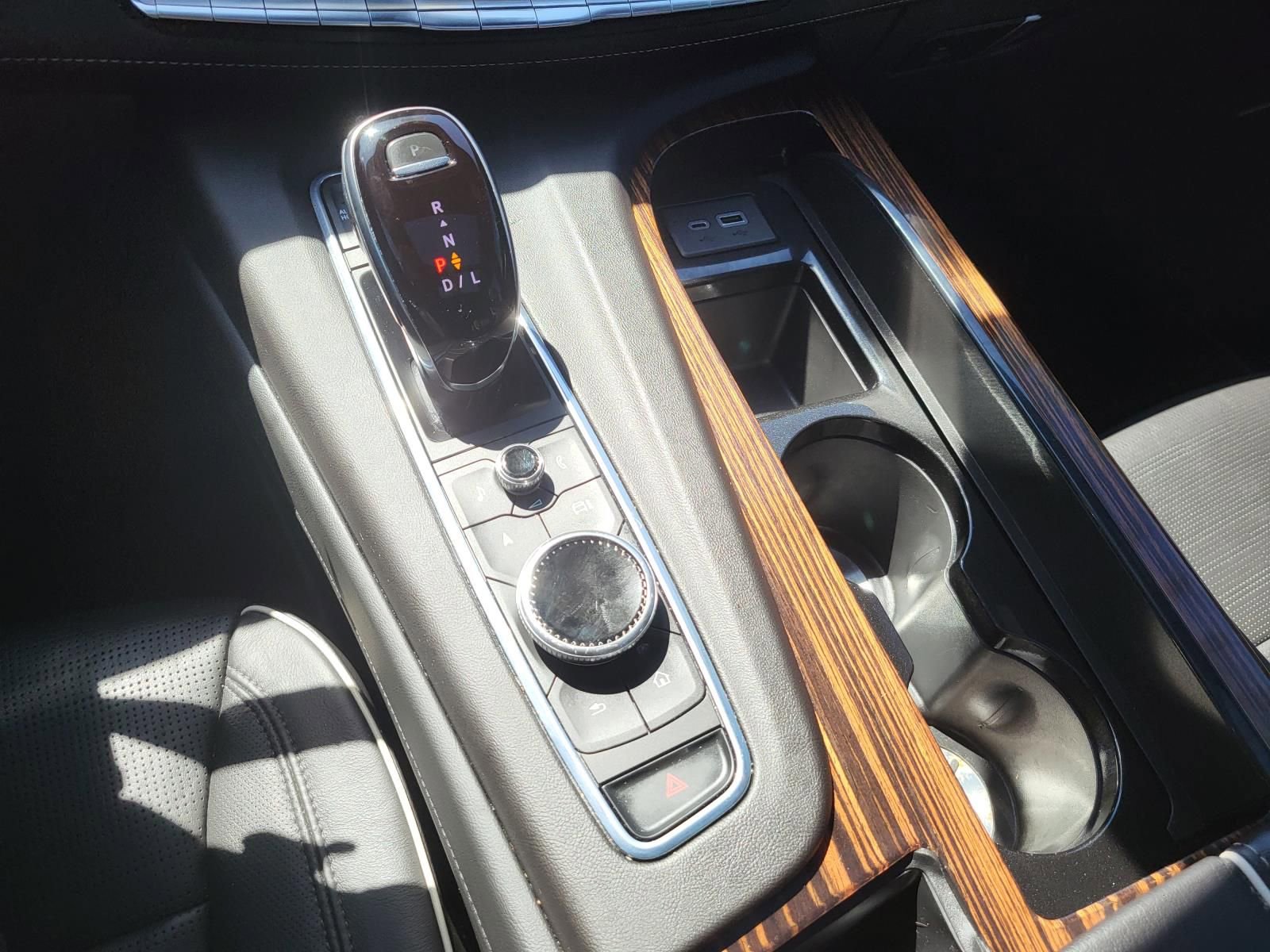 Used 2021 Cadillac Escalade ESV Premium Luxury image 32