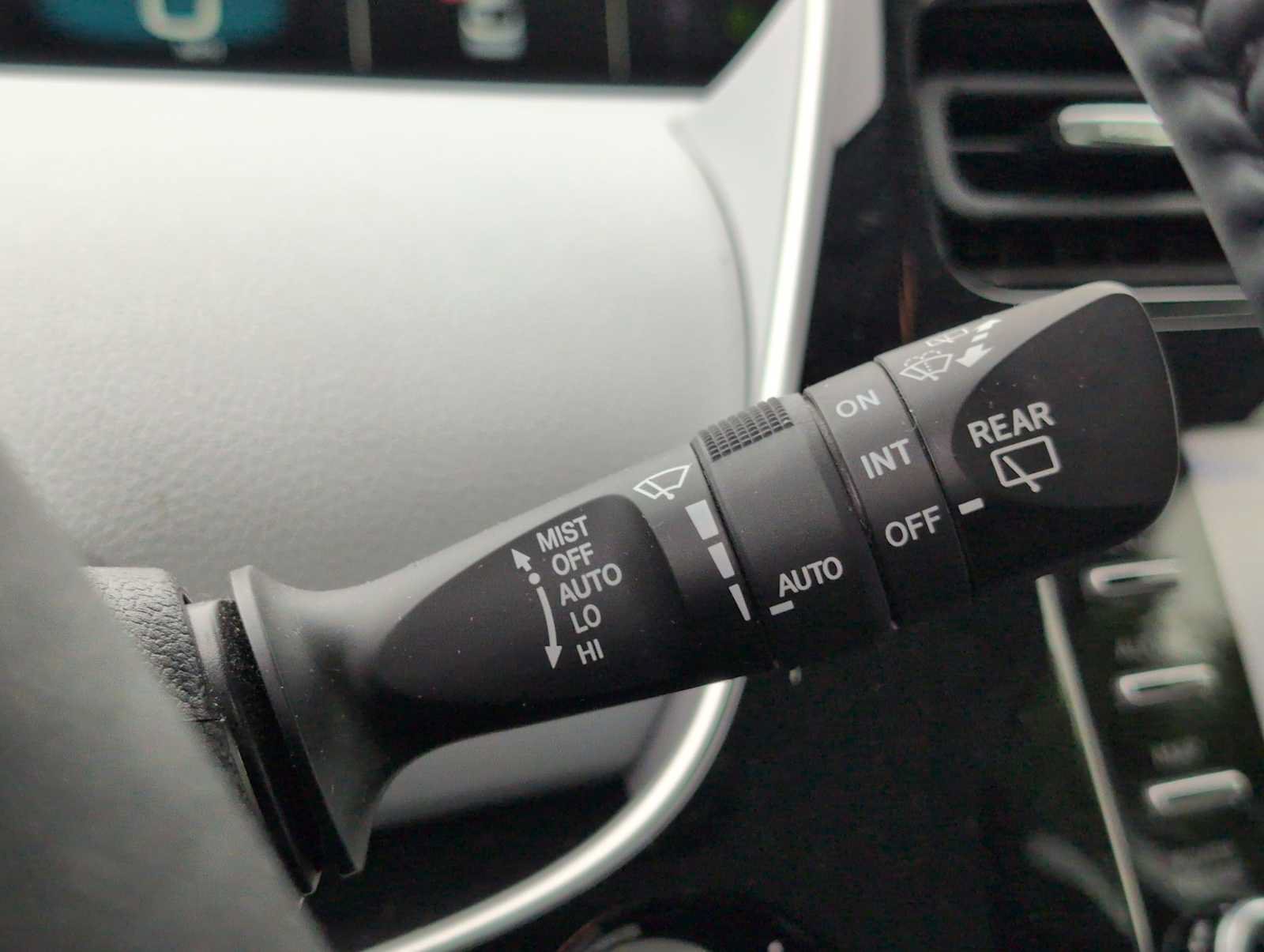 Used 2022 Toyota Prius XLE AWD/4WD image 24