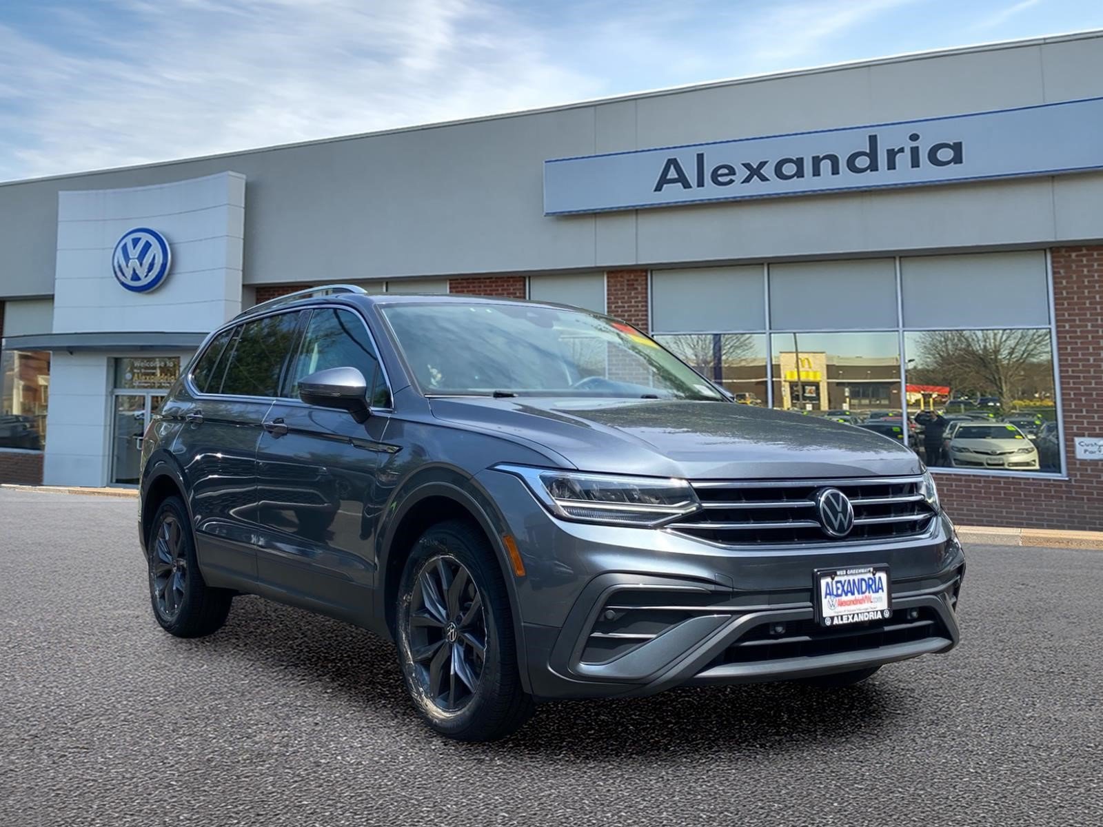 Certified 2023 Volkswagen Tiguan SE w/ Panoramic Sunroof Package