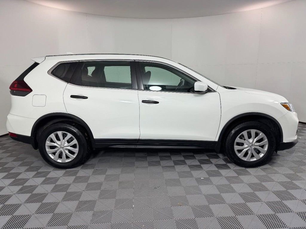 Used 2020 Nissan Rogue S image 2
