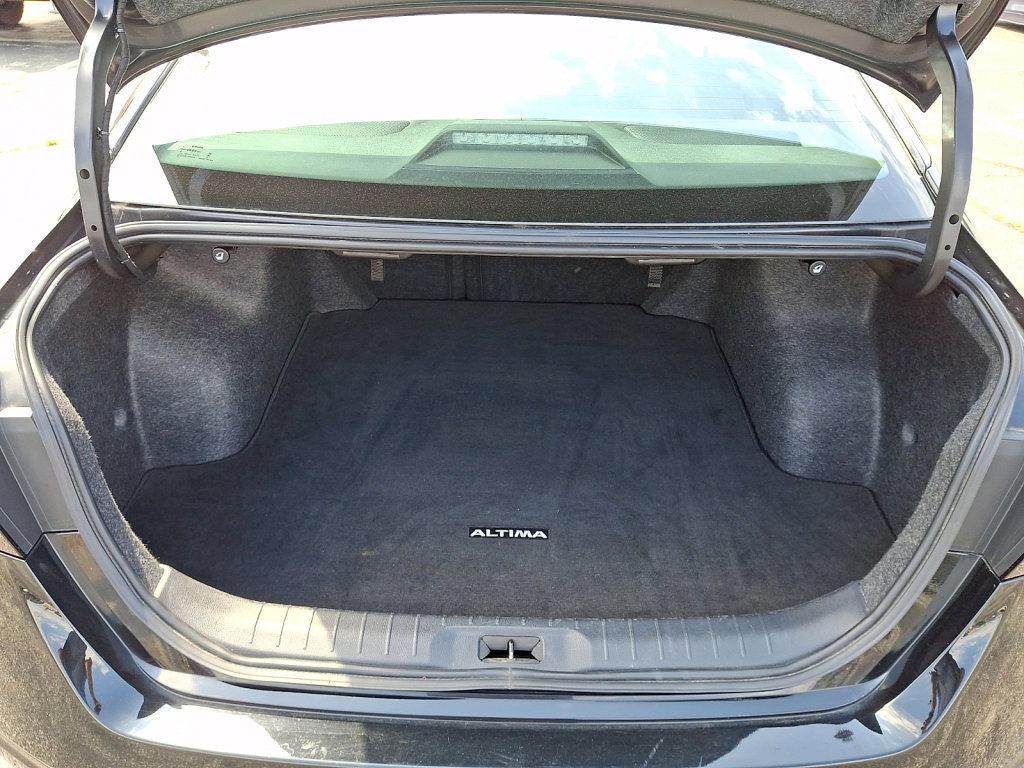 Used 2024 Nissan Altima 2.5 SV FWD image 18