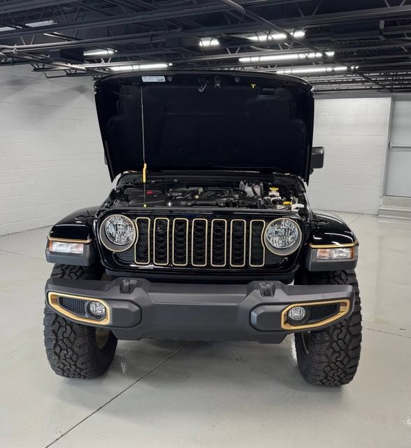 Used 2025 Jeep Gladiator Sport AWD/4WD image 32