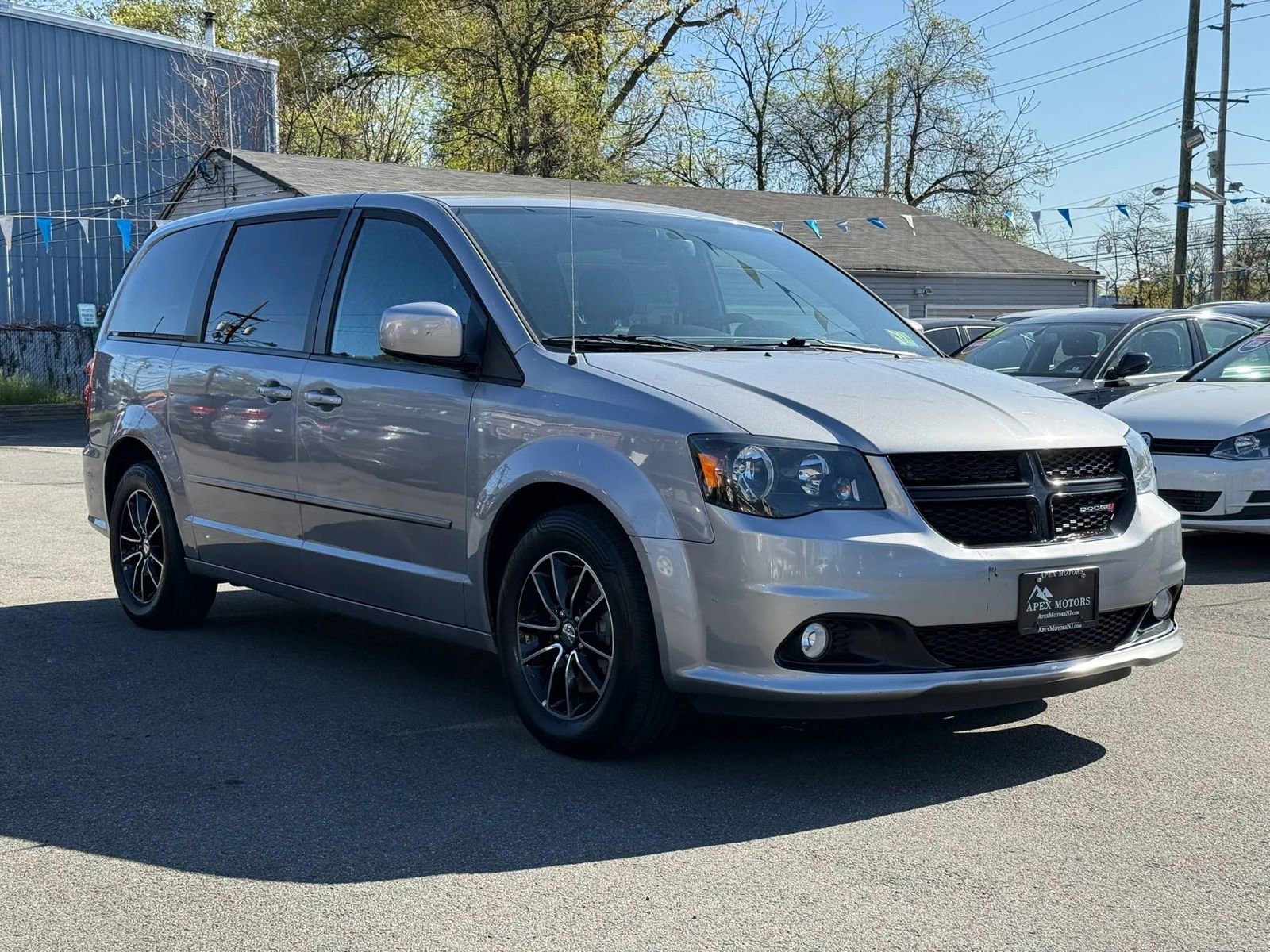 Used 2015 Dodge Grand Caravan SXT FWD image 3