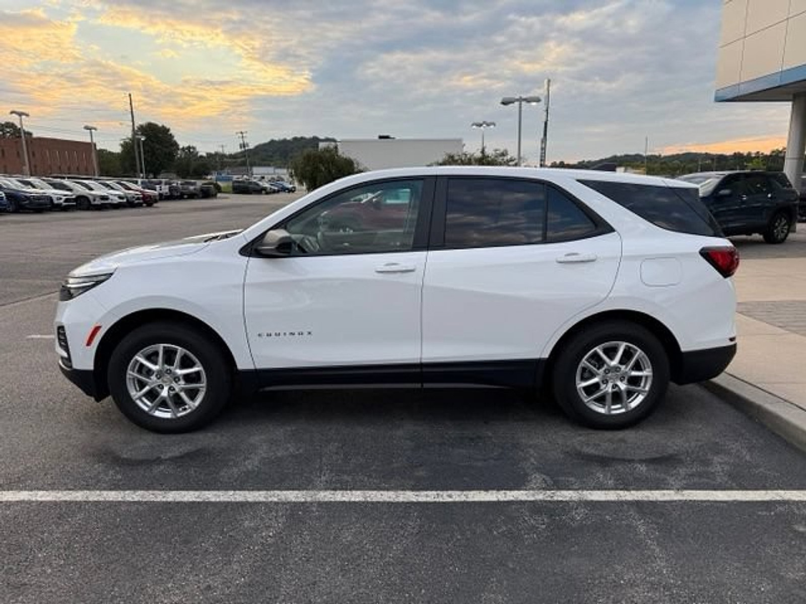 Certified 2024 Chevrolet Equinox LS w/ LS Convenience Package AWD/4WD image 5