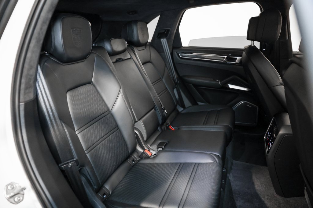 Used 2019 Porsche Cayenne Turbo w/ Sportdesign Package image 15