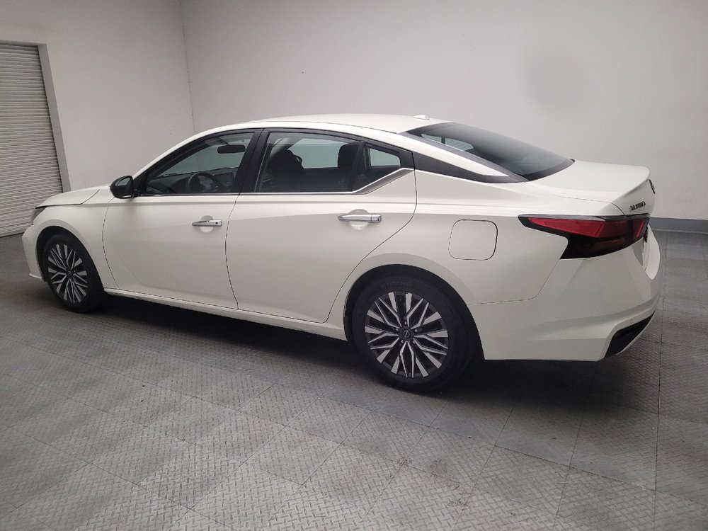 Used 2025 Nissan Altima 2.5 SV FWD image 3