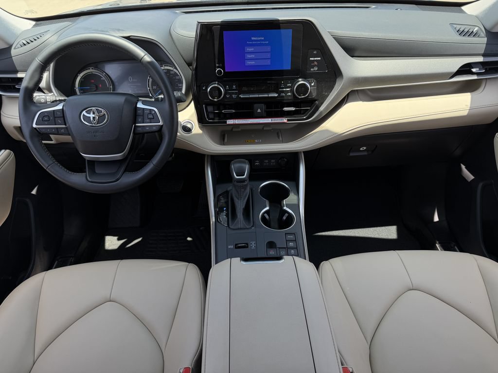 Used 2025 Toyota Highlander XLE AWD/4WD image 12