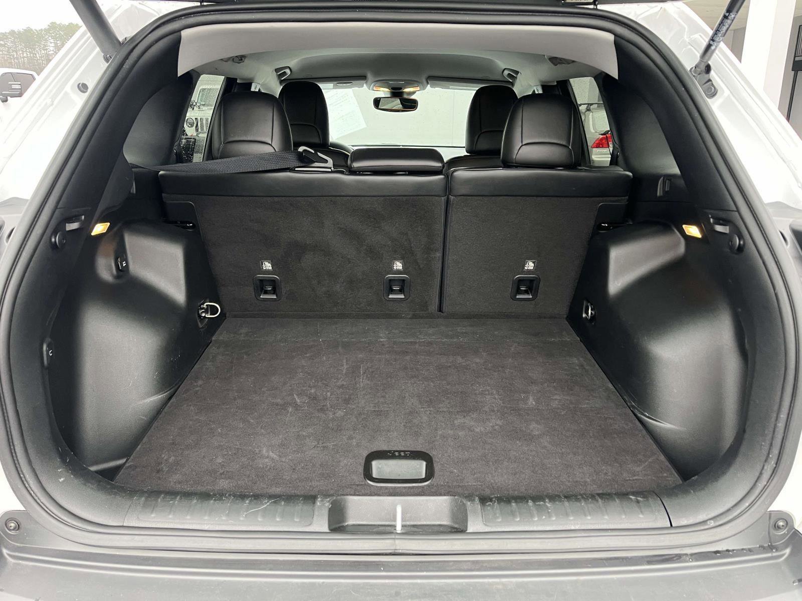 Used 2023 Jeep Cherokee Altitude Lux image 4