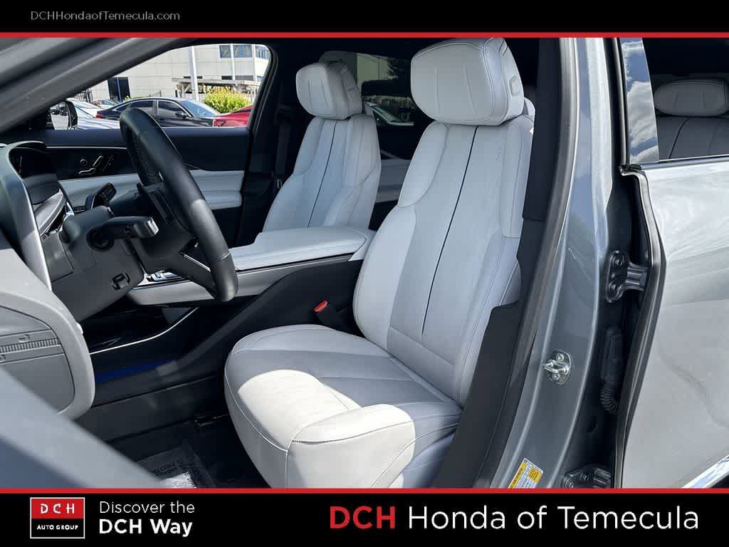 Used 2025 Cadillac Lyriq Luxury AWD/4WD image 19
