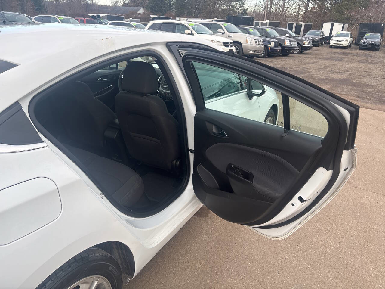 Used 2017 Chevrolet Cruze LT image 13