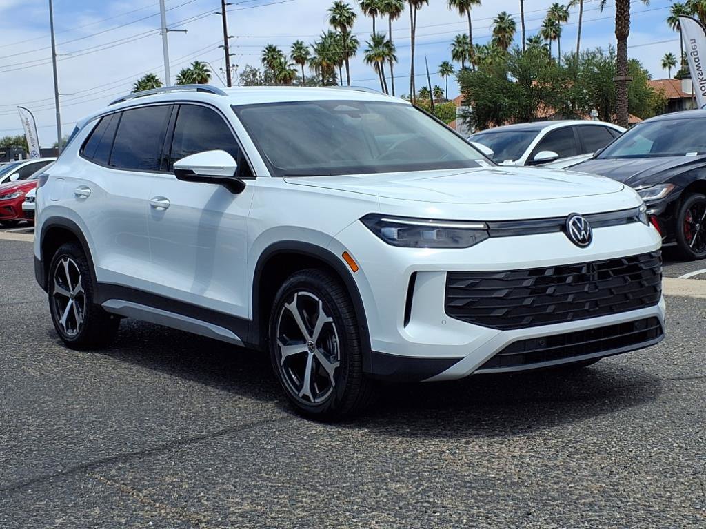 New 2025 Volkswagen Tiguan SE