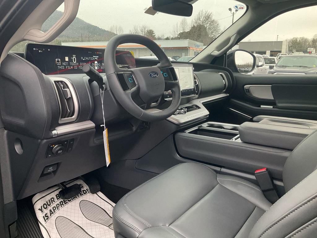 New 2026 Ford Expedition Active image 15