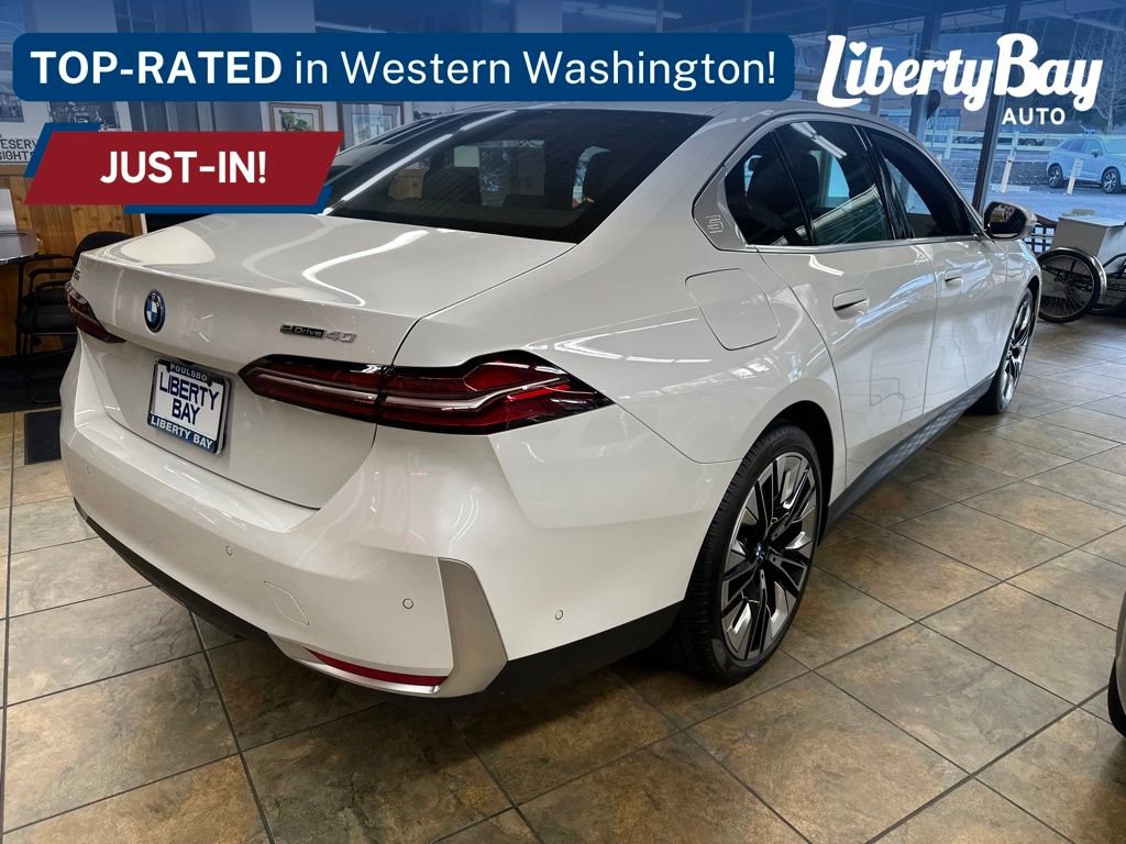 Used 2024 BMW i5 eDrive40i w/ Premium Package image 5