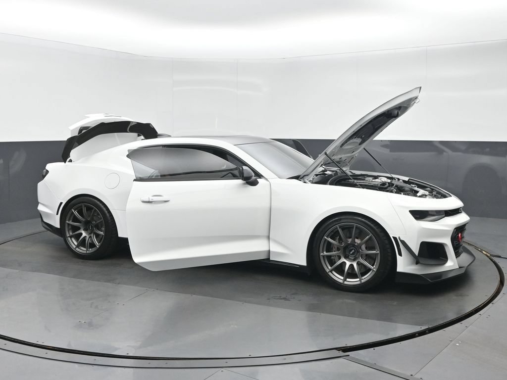 Used 2019 Chevrolet Camaro ZL1 RWD image 38