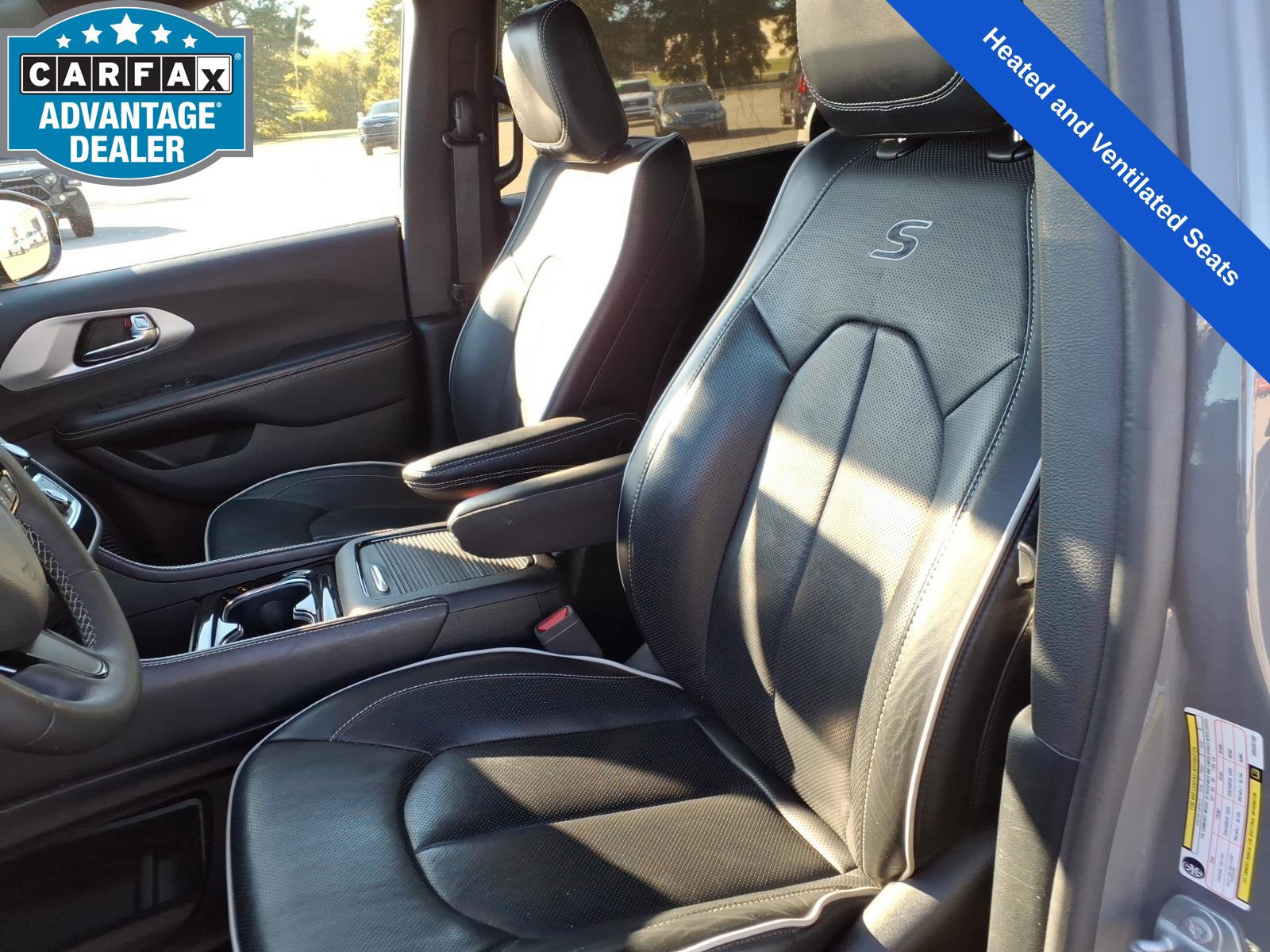 Used 2025 Chrysler Pacifica Limited FWD image 19
