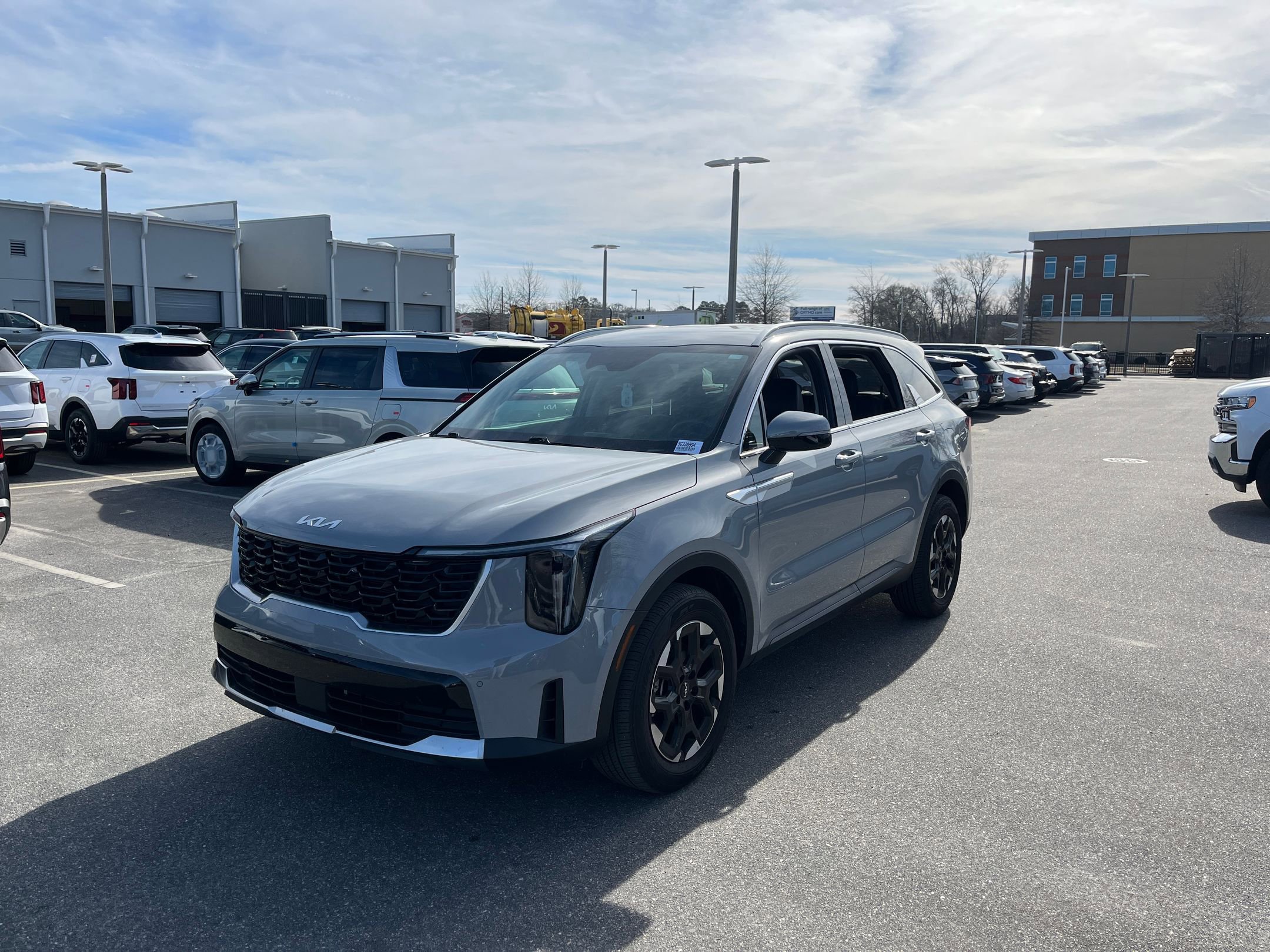 Used 2025 Kia Sorento S image 3