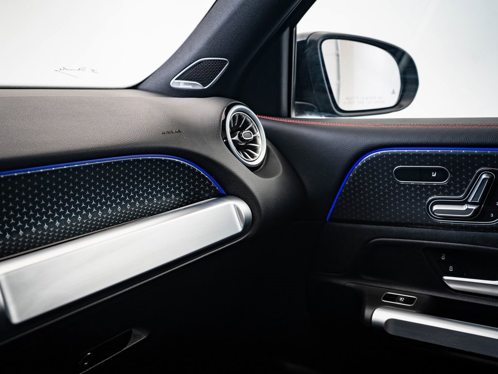 Used 2024 Mercedes-Benz GLB 250 4MATIC image 35