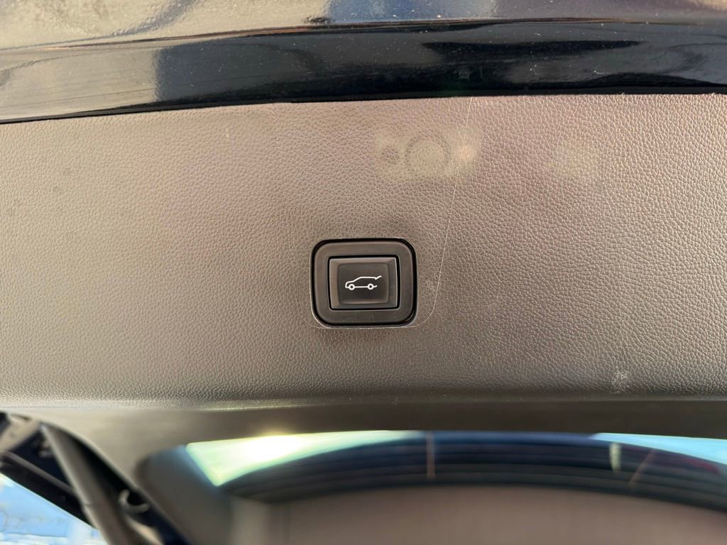 Used 2023 Chevrolet Traverse LT image 30