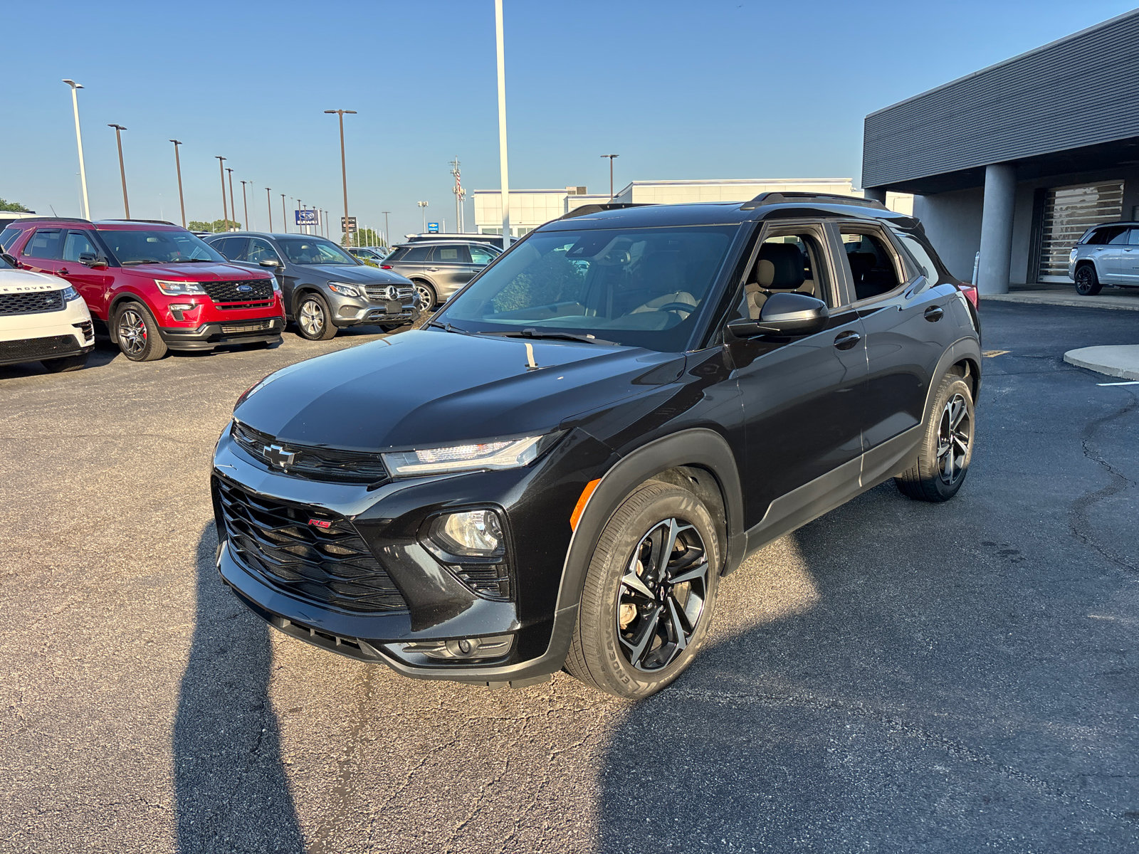 Used 2021 Chevrolet TrailBlazer RS w/ Sun and Liftgate Package FWD image 3