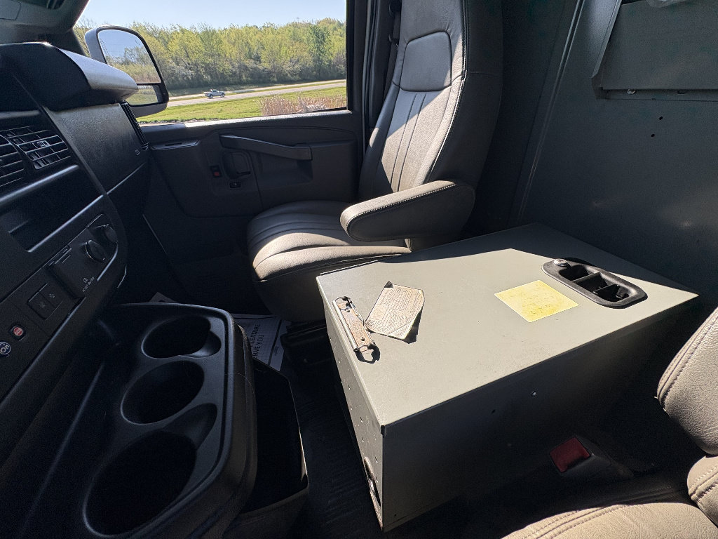 Used 2020 Chevrolet Express 3500 Extended w/ Driver Convenience Package RWD image 27