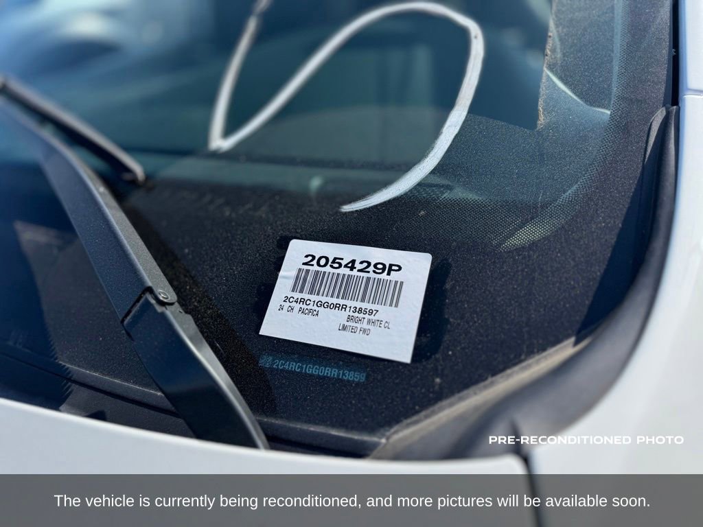 Used 2024 Chrysler Pacifica Limited FWD image 19