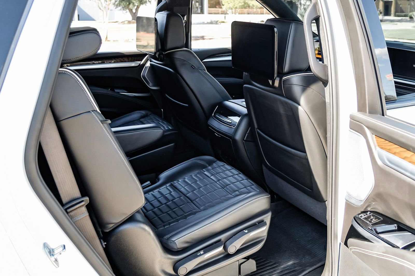 Used 2025 Cadillac Escalade Sport Platinum AWD/4WD image 38