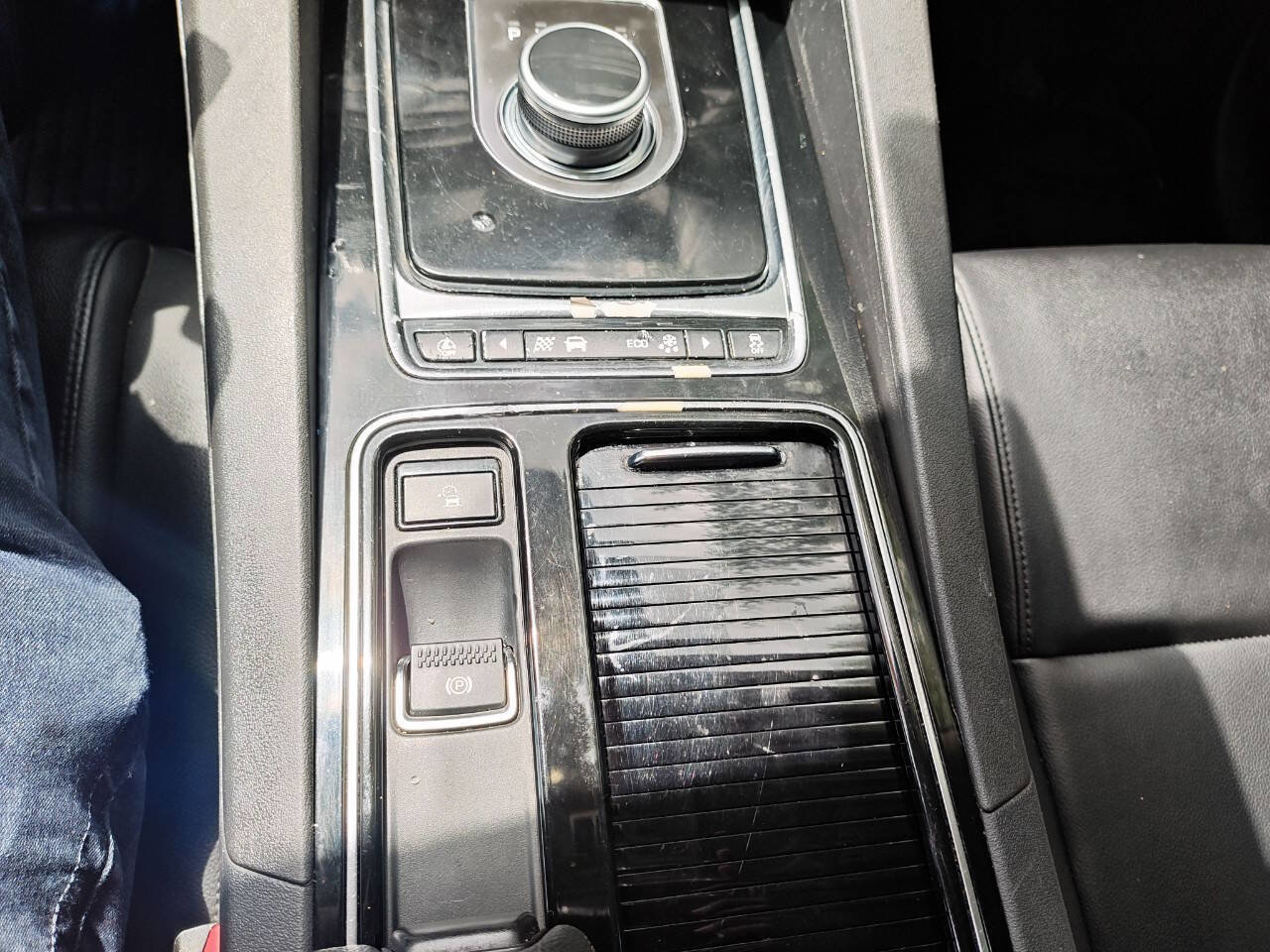 Used 2019 Jaguar F-PACE AWD/4WD image 48
