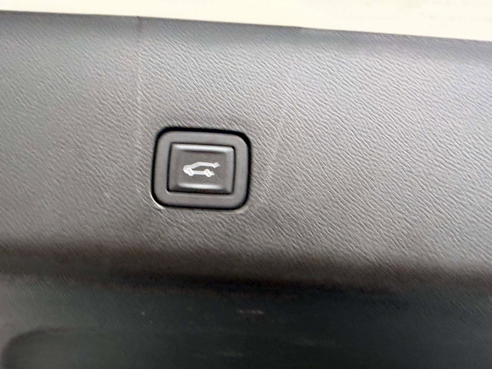 Certified 2023 Chevrolet Traverse LT AWD/4WD image 11