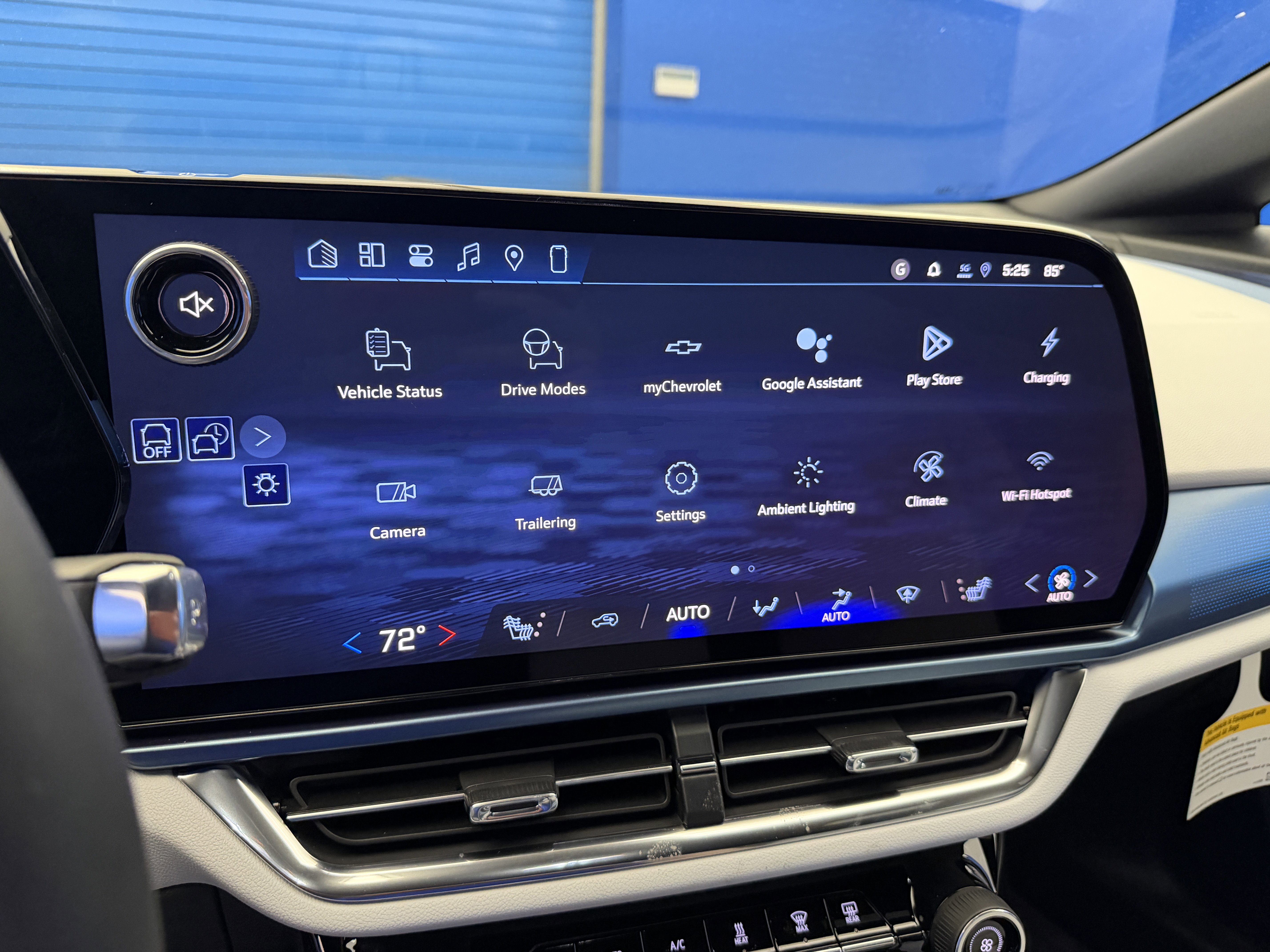 New 2026 Chevrolet Equinox EV LT FWD image 18