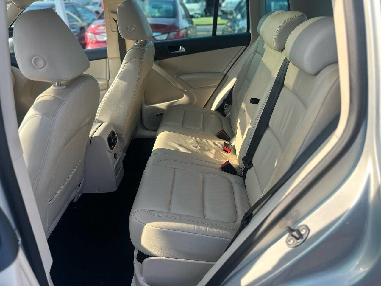 Used 2010 Volkswagen Tiguan Wolfsburg Edition image 12