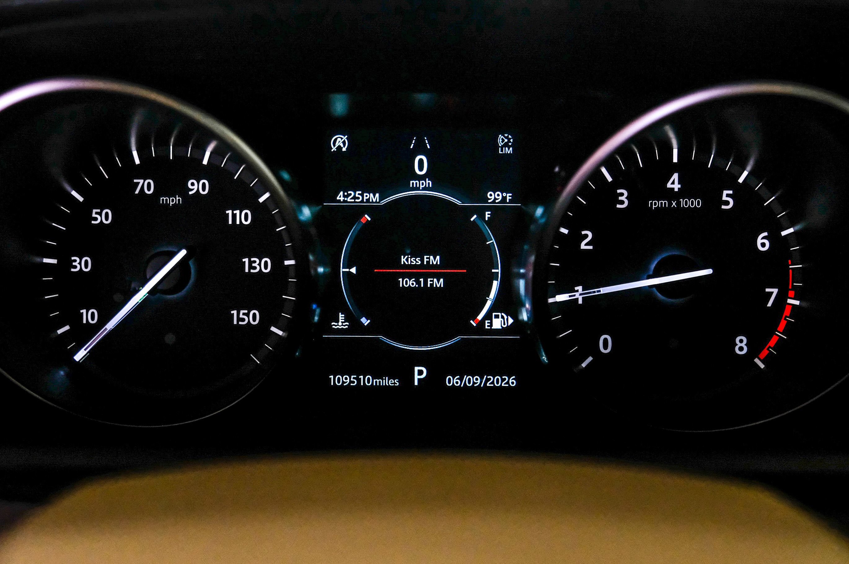 Used 2020 Land Rover Discovery SE AWD/4WD image 19