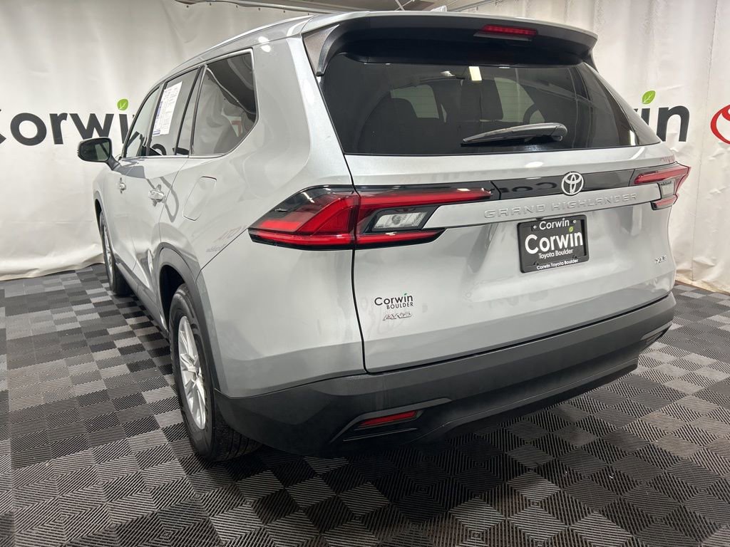 Used 2025 Toyota Grand Highlander AWD image 5