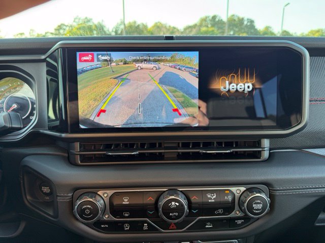 Used 2024 Jeep Wrangler Unlimited Rubicon w/ Technology Group AWD/4WD image 21