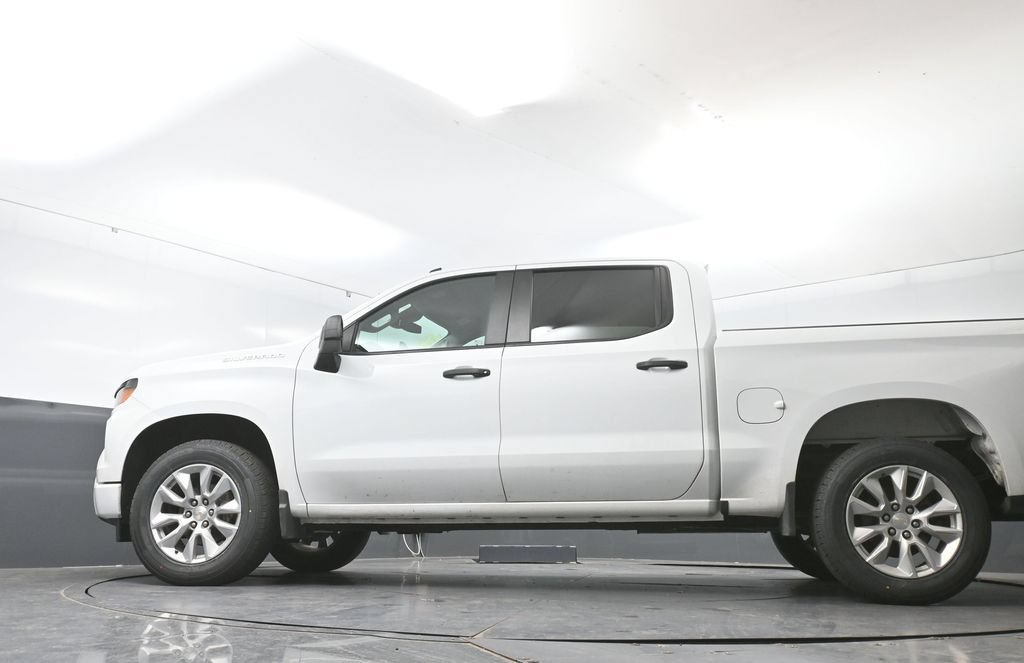 Used 2023 Chevrolet Silverado 1500 Custom AWD/4WD image 22