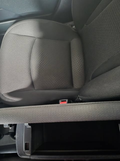 Used 2021 Toyota Prius LE AWD/4WD image 29