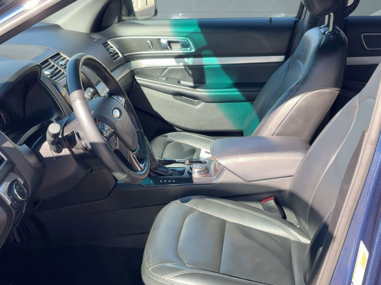 Used 2017 Ford Explorer XLT w/ Equipment Group 202A image 5