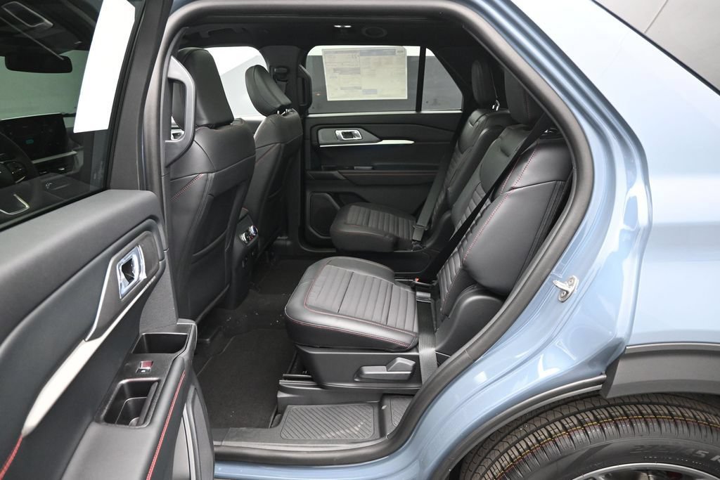 New 2026 Ford Explorer ST-Line w/ ST-Line Street Pack AWD/4WD image 18