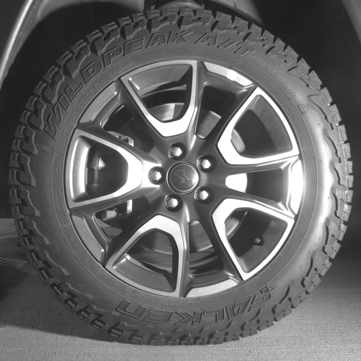 Used 2025 Jeep Compass Trailhawk image 12