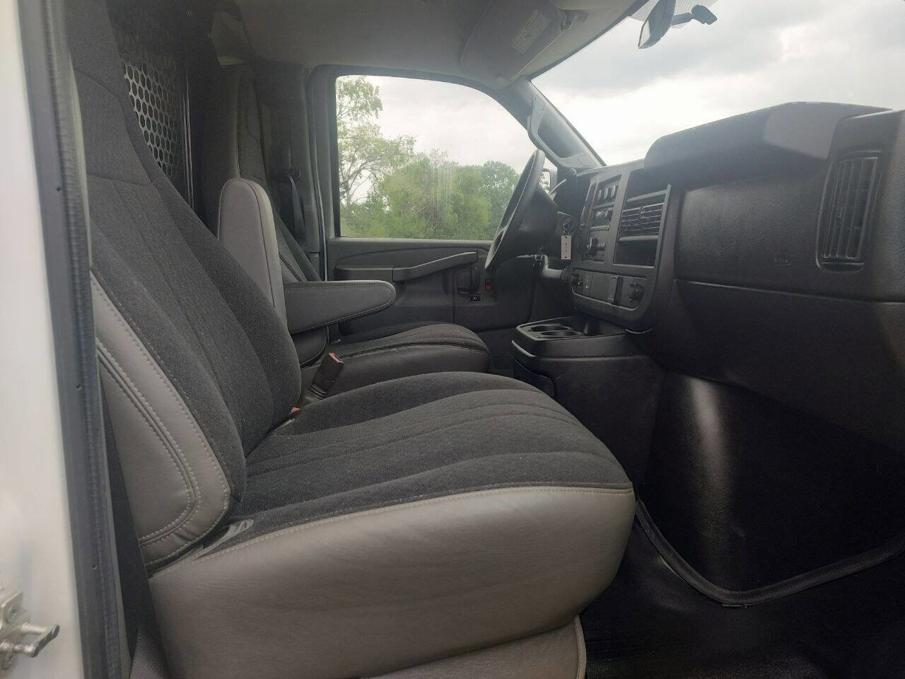 Used 2021 GMC Savana 2500 w/ Driver Convenience Package image 19